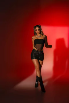 Body Claire na internet