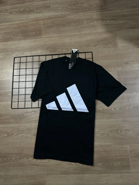 Camiseta Big Logo Adidas Preta