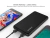 Power bank portátil Gadnic negro conectado a dos celulares mostrando su tamaño compacto y capacidad de carga rápida