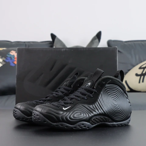 TÊNIS NIKE COMME DES GARÇONS x AIR FOAMPOSITE ONE CAT EYE "PRETO" (PRAZO DE ATÉ 20 DIAS PARA ENTREGA) - FRETE GRÁTIS BR
