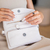 Pochete Envelope Couro Wishin (Off White)