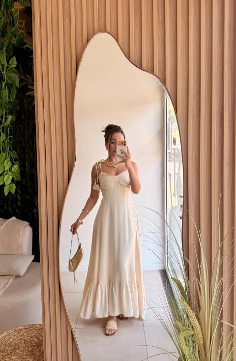 Vestido longo amarração no ombro na internet