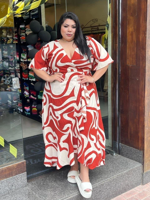 Vestido transpassado longo estampado - comprar online