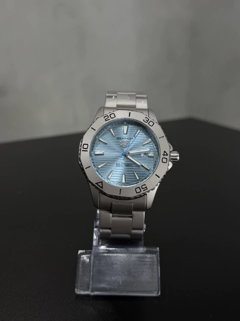 Relógio Tag Heuer Aquaracer Cinza Fundo Azul Bebê