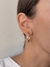 Brinco argola dourada com detalhes