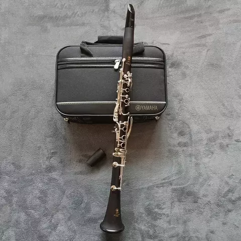 Clarinete Yamaha 650 Bb com 17 Teclas – Corpo em Baquelite, Sistema Boehm, Feito no Japão