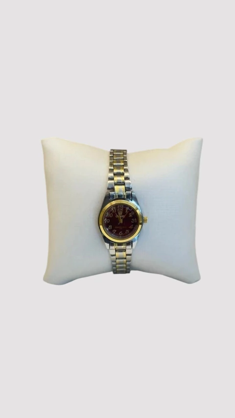 Relógio Mini Prata Fundo Vermelho