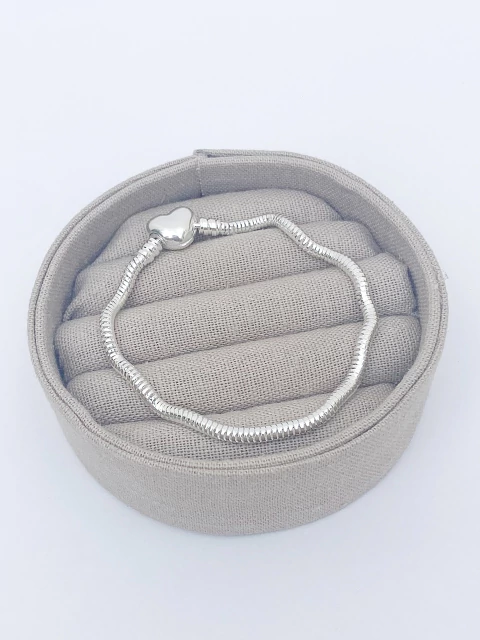 Pulseira para berloques coração | Banhado a prata - comprar online