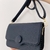 Bolsa tira colo mini azul marinho na internet