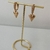 Brinco Folheado a Ouro 18k argola click cravejada com coração - comprar online