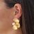 Brinco Folheado a Ouro 18k meia flor texturizado na internet