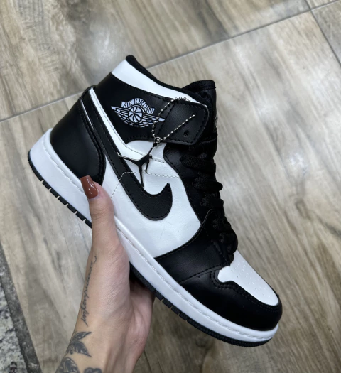 Jordan Mid Preto - comprar online