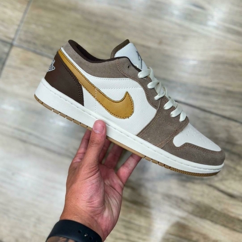 Jordan Low Acamurçado - Marrom