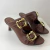 Elara - Tamanco em tom café com fivelas orgânicas - LeVeri | Marca própria de Sapatos Femininos