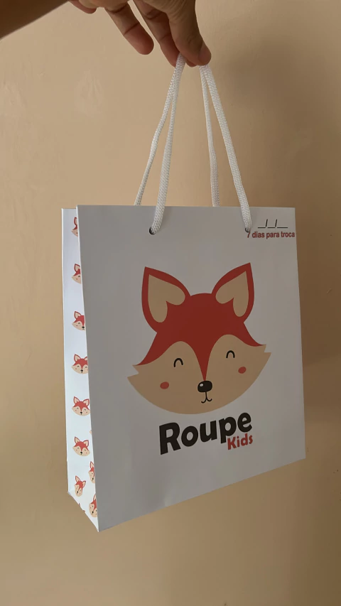 Sacola de presente com adesivo