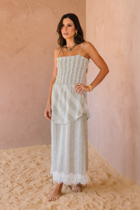 VESTIDO LASTEX BARRA RENDA