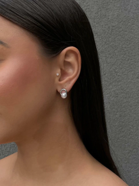 Brinco Esfera Com Perola Prata