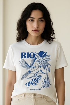 T-shirt estampada feminina Max na internet