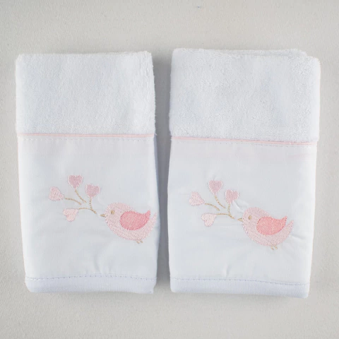 Babetes com Bordado de Passarinhos e Coraçõezinhos