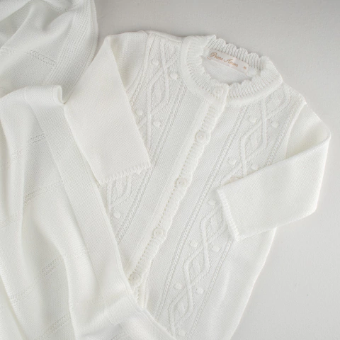 Saída Maternidade com Macacão em Tricô e Manta