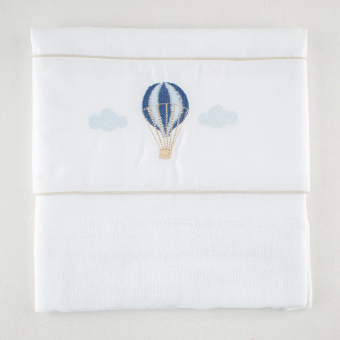 Fralda Grande Bordada Balão Azul entre Nuvens - comprar online