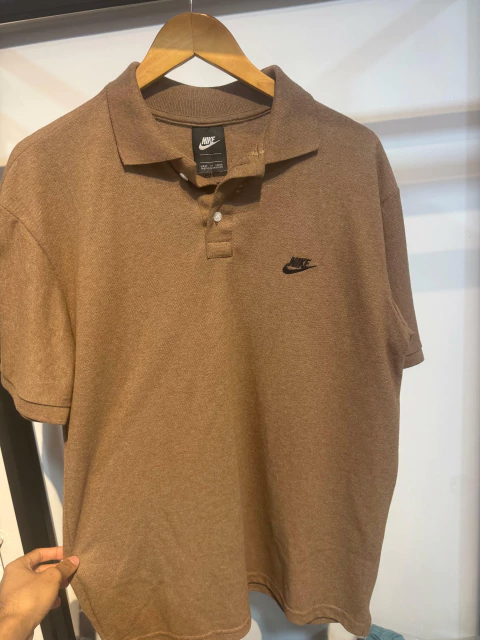 POLO NK SPORTSWEAR MARROM - comprar online