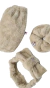 Set Teddy Beige compuesto por accesorios de tela suave y esponjosa.