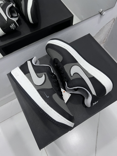 Tênis Nike Air Force 1 '07 LV8