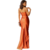 Vestido longo terracota tomara que caia, estilo sereia, visto de costas.