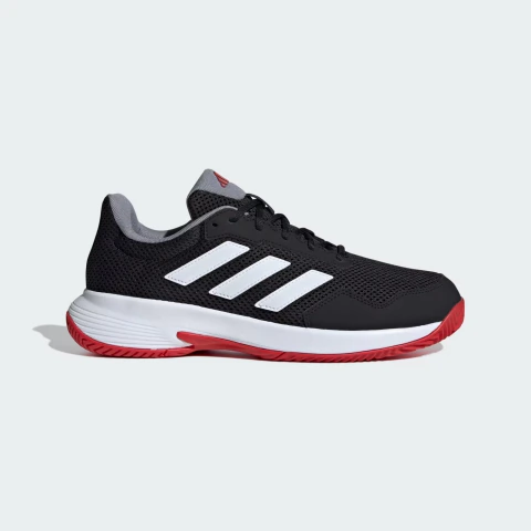 Tênis Adidas Game Spec 2 preto com detalhes em branco e solado vermelho, vista lateral