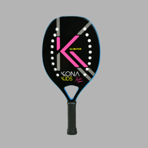 Raquete de Beach Tennis Kona Gladiator Kids preta com detalhes em rosa e cinza, com furos laterais e cabo preto