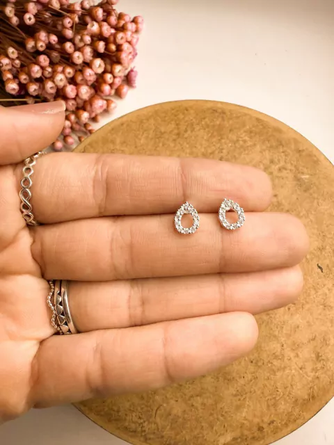 Brinco Gota Vazado Cravejado - comprar online