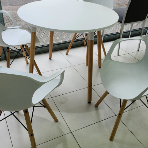 Juego de mesa y silla
