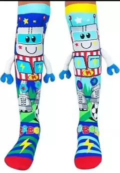 ¡Promo 3x1! Compra 1 Par de Pantuflas Capibara ¡Llevate 2 Pares de Medias Animadas 3D de REGALO!
