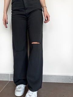 Calça Wide Black Destroyed na internet