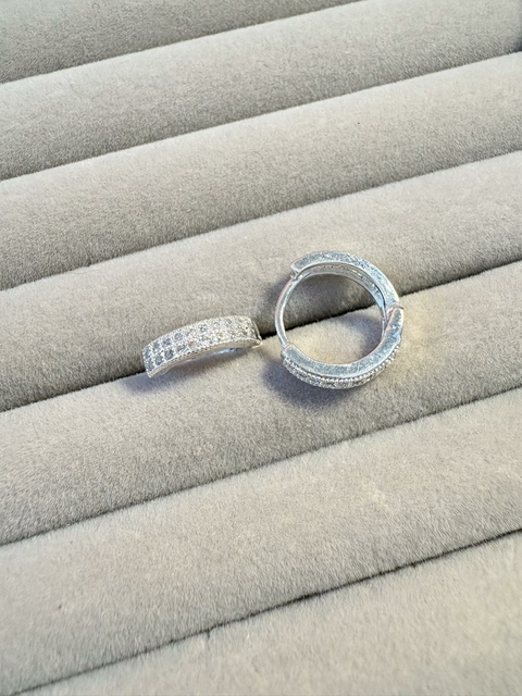 Brinco Argola Click M Dupla Cravejação Banhado a Prata 925