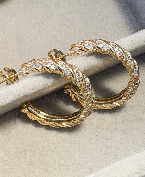 Brinco Argola de Pino Cravejado Banhado a Ouro 18k