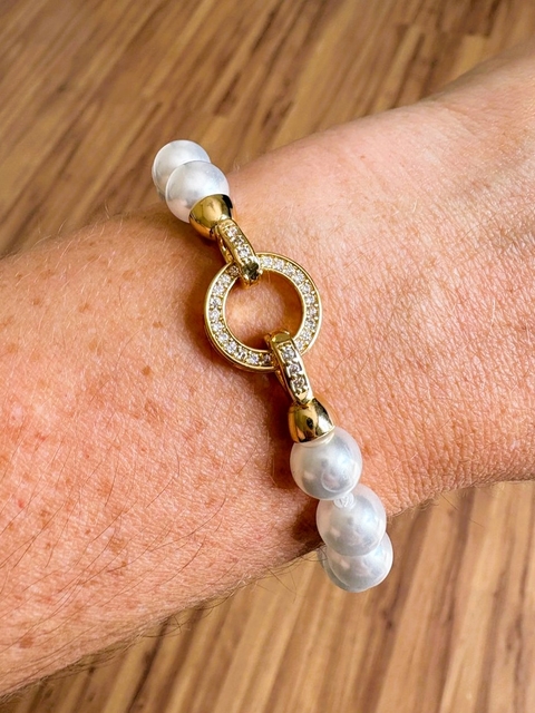 Pulseira Pérola com Fecho Redondo Cravejado Banhado a Ouro 18k