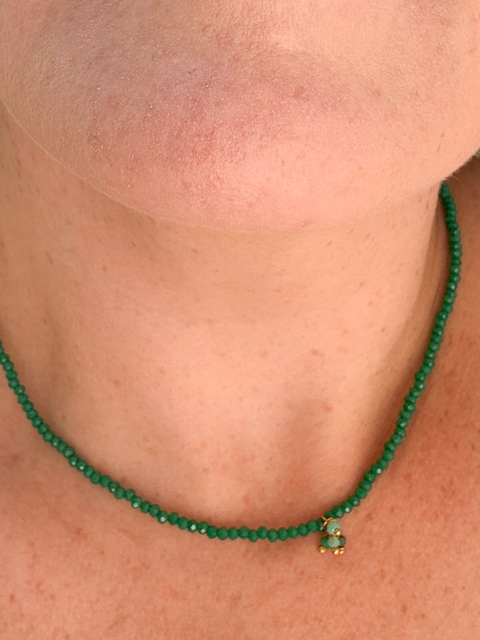 Colar Choker Cristais Verde com Pingente Cristais Degradê Banhado a Ouro 18k