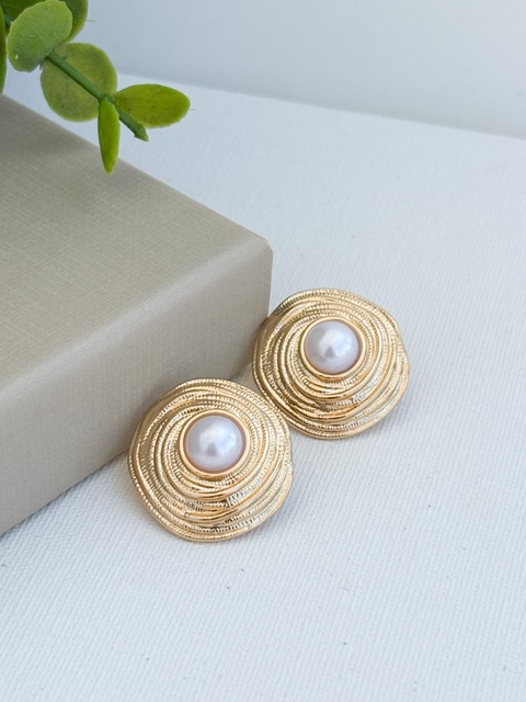 Brinco de Pino Maxi com Pérola Central Banhado a Ouro 18k