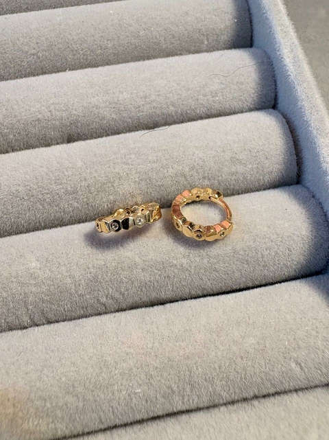 Brinco Argola Click com Micro Zircônia Banhado a Ouro 18k