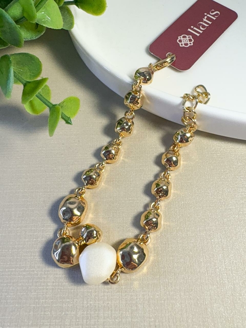 Pulseira com Esferas e Pérola Orgânicas Martelado Folheado a Ouro 18k