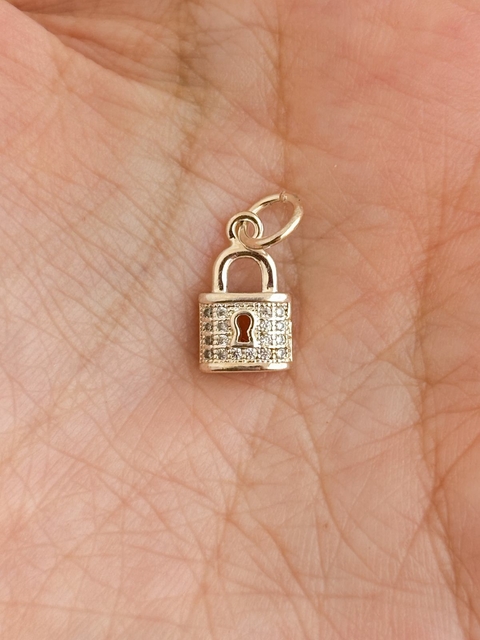 Pingente Cadeado Pequeno Cravejado Banhado a Prata 925