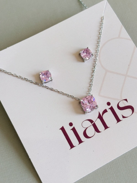 Conjunto de Colar com Pingente e Brinco Quadrado Rosa Banhado a Ródio Branco
