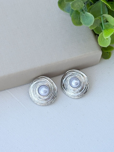 Brinco de Pino Maxi com Pérola Central Banhado a Ródio Branco