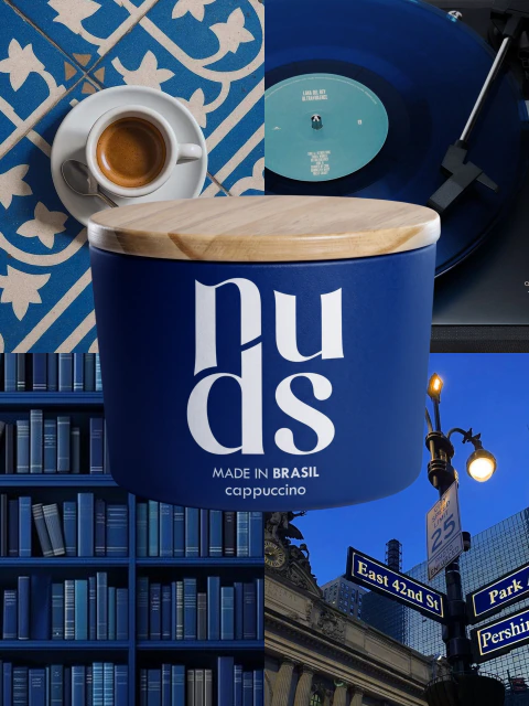 Vela de cappuccino café em pote azul com tampa de madeira sobre mesa aroma doce vela de massagem cera vegetal