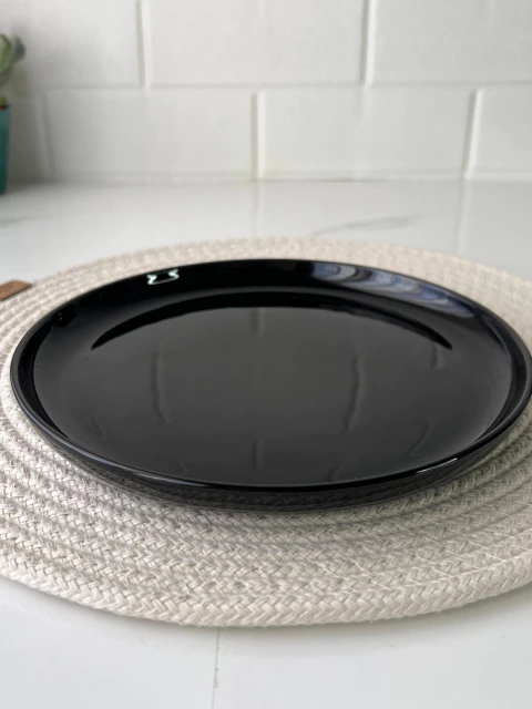 Plato negro brilllante postre