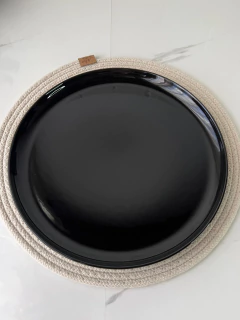 Plato negro brillante principal