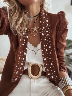 Blazer con detalles brillantes chocolate en internet
