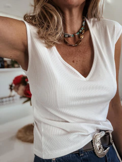 Remera Morley escote V Blanca en internet